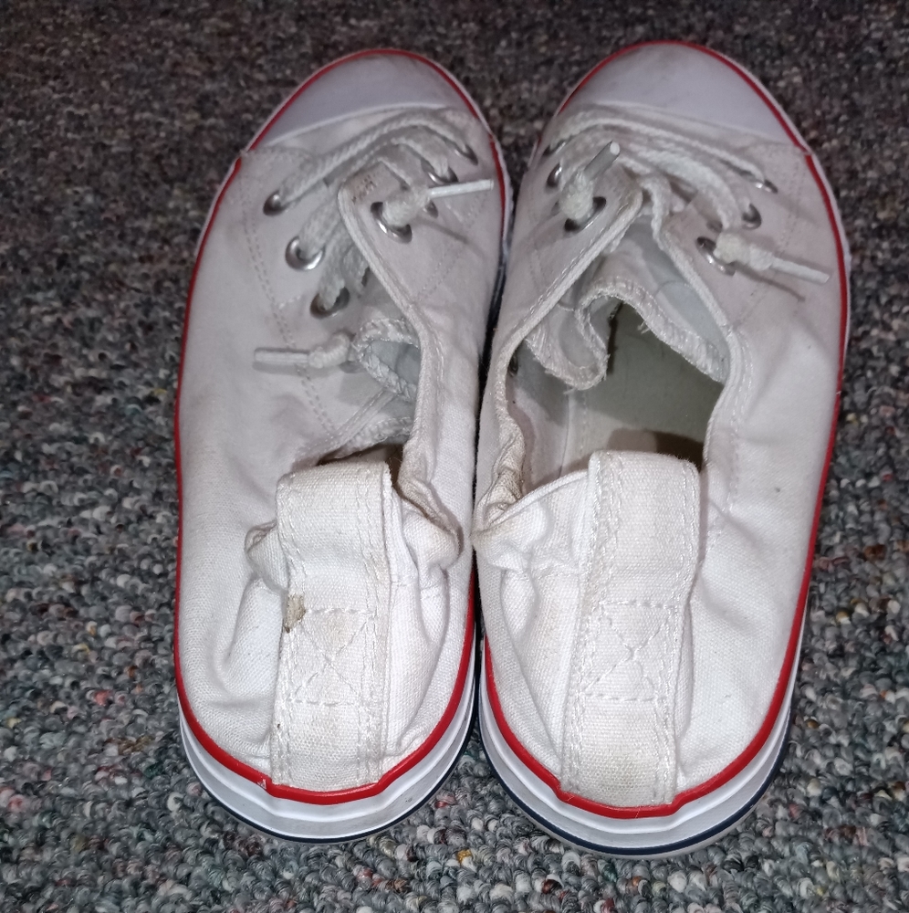 Converse - Picture 3 of 4